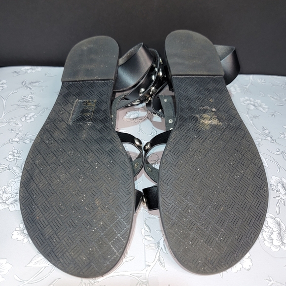 Fashion Nova Woman Black and Silver Stud Gladiator Sandals size 8 Flat Shoes - Picture 10 of 10